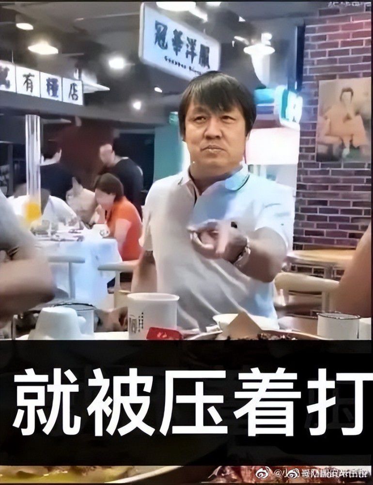 本周末英超将迎来“双红会”，外界认为这场较量的结果将对滕哈赫的帅位产生巨大影响，《曼彻斯特晚报》撰文谈到了这一话题。